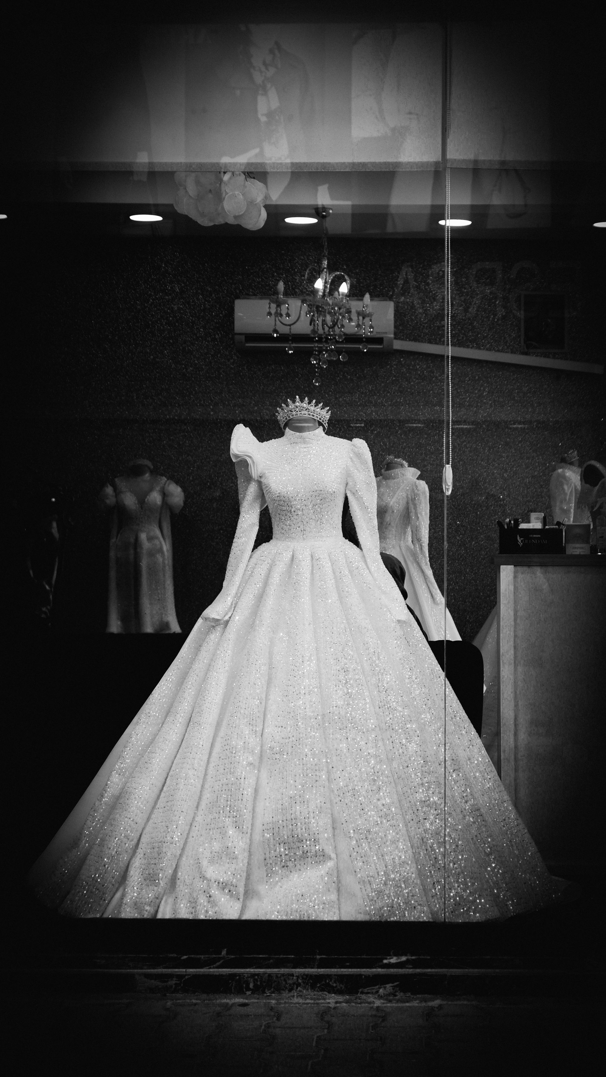 Couture venčanica Aurelia sa dugim rukavima i punom suknjom